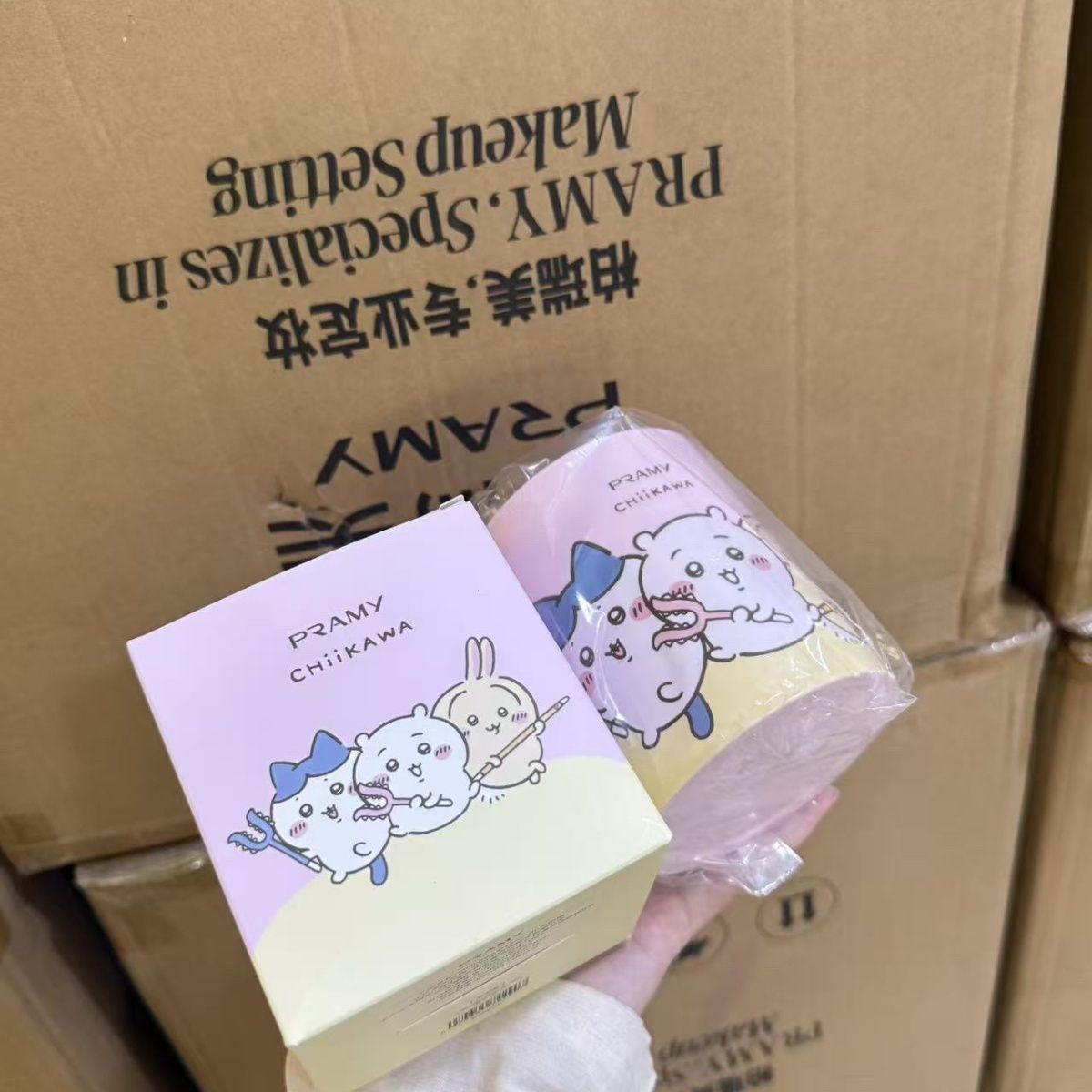 Chiikawa Co Branded Makeup Bru - Stationery Office 评论和价格